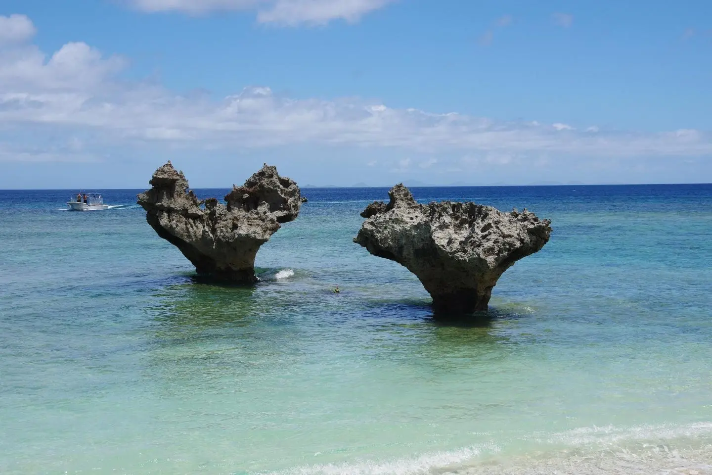 Heart-shaped rocks at Kouri Island (Photo: Kugel~commonswiki / CC BY-SA 4.0)