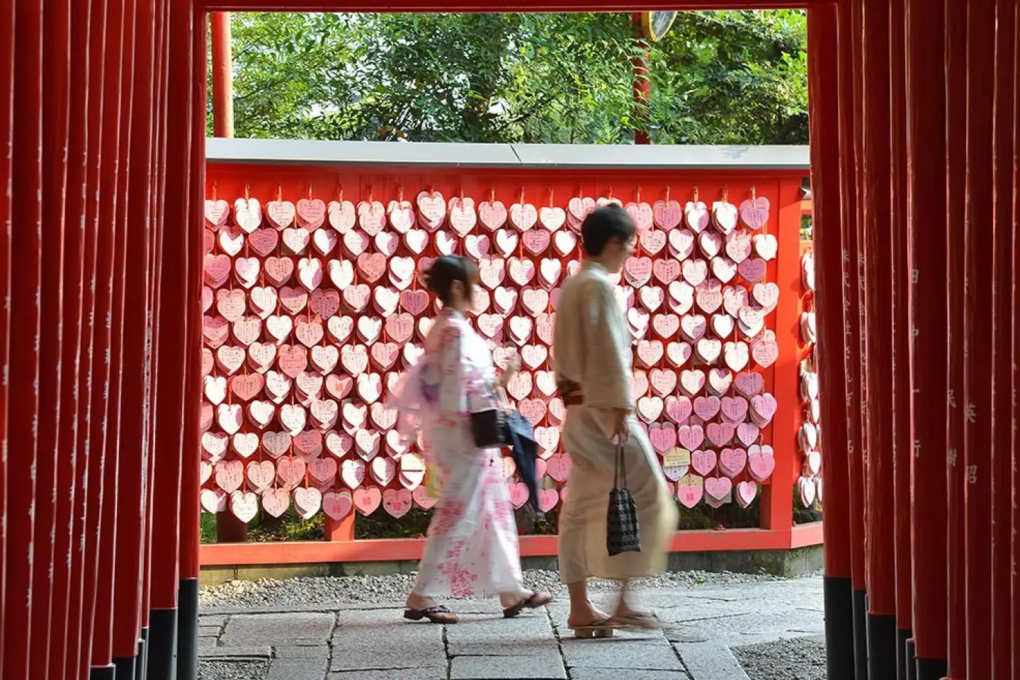 The shrine has heart shaped ema, plus rows of torii arches (Photo: AI Case / CC BY-NC-ND 2.0)