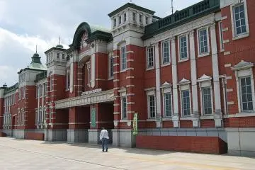Fukaya Station is designed to look like Tokyo Station (Photo: <a href="https://commons.wikimedia.org/wiki/File:Fukaya_station.jpg" target="_blank" rel="noreferrer noopener nofollow">Fukapedia</a> / <a href="https://creativecommons.org/licenses/by-sa/3.0/deed.en" target="_blank" rel="noreferrer noopener nofollow">CC BY-SA 3.0</a>)