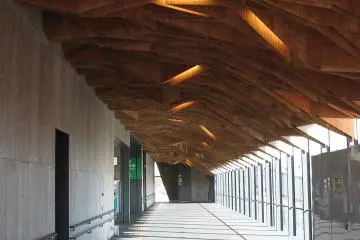 Photo: <a href="https://commons.wikimedia.org/wiki/File:H%C5%8Dshakuji_Station_New_Aisle.jpg" target="_blank" rel="noreferrer noopener nofollow">E3uematsu</a> / <a href="https://creativecommons.org/licenses/by-sa/3.0/deed.en" target="_blank" rel="noreferrer noopener nofollow">CC BY-SA 3.0</a>