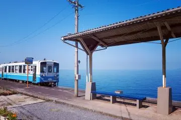 Shimonada Station has featured in various travel publications because of its beauty