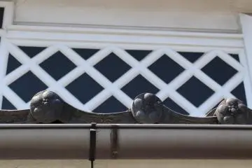 A floral family crest design decorates the roof