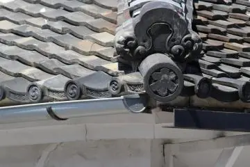 Roof details show the "木" of Maru "ki", as well as a water design family crest