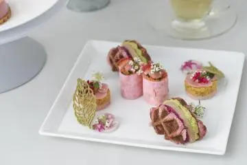 The beautifully presented savory options are free of animal ingredients (Photo: <a href="https://prtimes.jp/main/html/rd/p/000000917.000006521.html" target="_blank" rel="noreferrer noopener nofollow">Mori Trust Hotels & Resorts Co., Ltd.</a>)