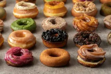 Koé donuts focus on organic, natural ingredients and local produce in their creations (Photo: <a href="https://prtimes.jp/main/html/rd/p/000000517.000036659.html" target="_blank" rel="noreferrer noopener nofollow">Stripe International Inc.</a>)