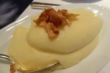 Side Order: Mashed Potatoes with garlic chips, ¥1,300