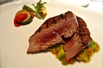 Grill: Prime Tuna Steak, jerk spiced with avocado & tomato salsa, ¥5,800