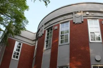A closer look at the roof, curves and corners.