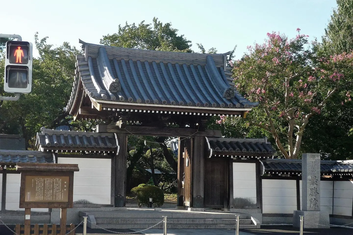 Saishoin Temple gate (Photo: Suikotei / CC BY-NC 4.0)