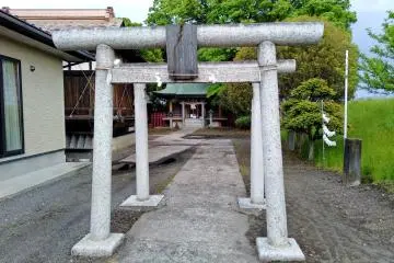 Two shrine gates which are just higher than most visitors