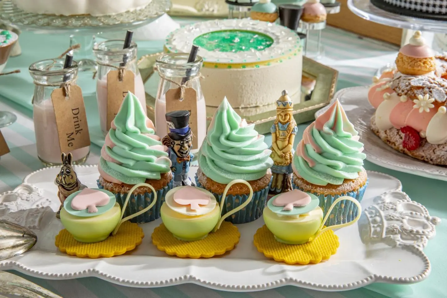 The Alice's Mirror cake can be seen in the background (Photo: Hilton Tokyo)