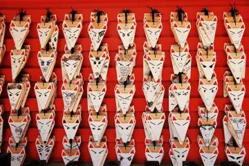 Fox ema at Fushimi Inari Shrine (Photo: <a href="https://flickr.com/photos/shitsuren/15546625931/" target="_blank" rel="noreferrer noopener nofollow">Silvia Sala</a> / <a href="https://creativecommons.org/licenses/by-nc-nd/2.0/" target="_blank" rel="noreferrer noopener nofollow">CC BY-NC-ND 2.0</a>)