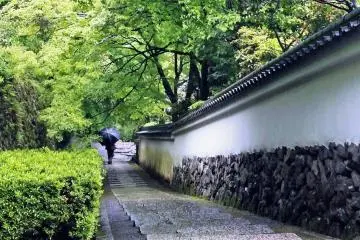 Go off the beaten track at Yoshiminedera near Kyoto