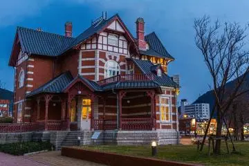 One of the many brick-and-stone historic buildings of Mojiko Retro (Photo: Tristan Scholze / JT)