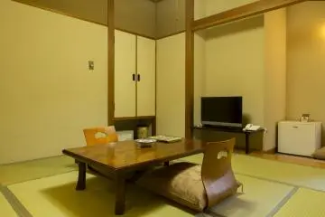 แต่ละห้องจะมีสถานที่ให้นั่งและเพลิดเพลินไปกับการจิบชา
