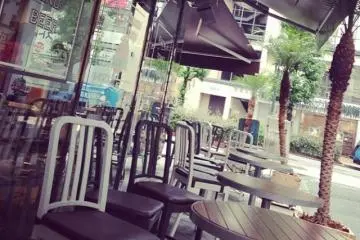 Beautiful outdoor setting to enjoy a meal and a drink