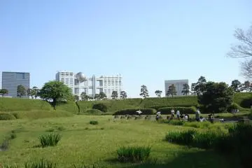 Taman di tengah Daiba ketiga