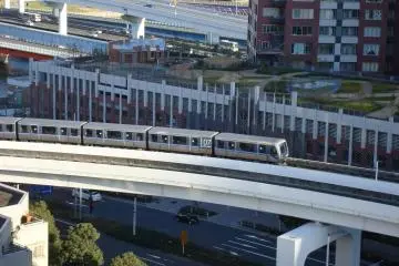 Yurikamome menuju Stasiun Odaiba Kaihin-koen