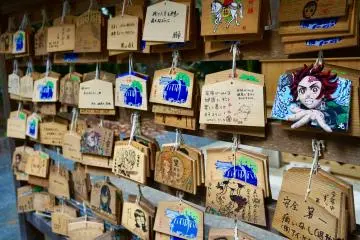 Patrons show off their art skills and love for the series by doodling on enma tablets used for making wishes (Photo: Rishabu りしゃぶ)