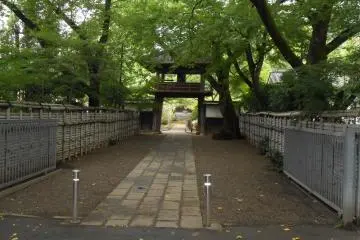 One of the gates at Naka-in Temple