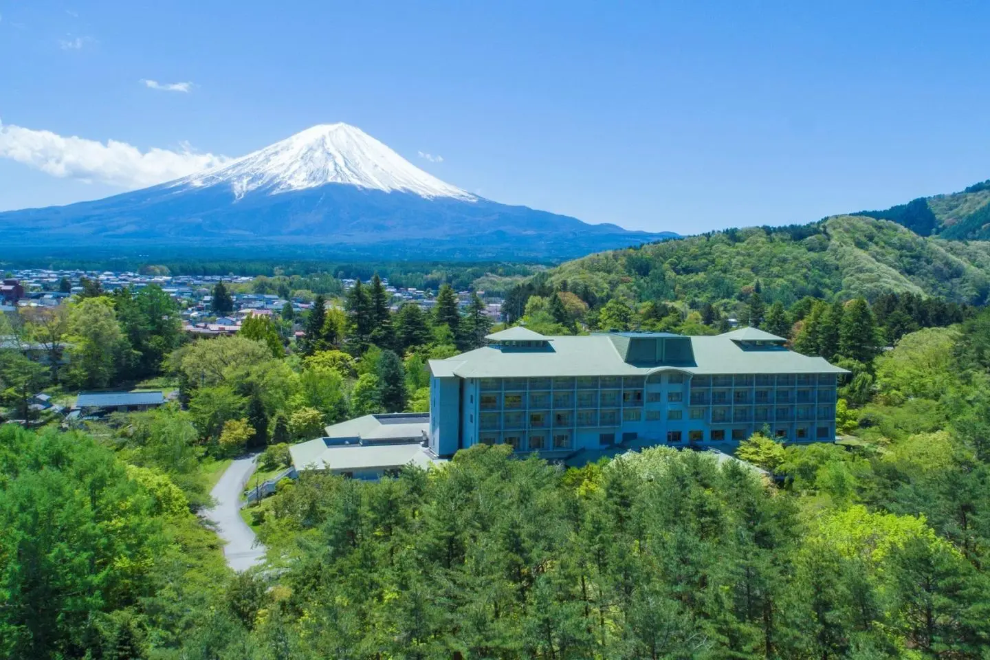 Enjoy views of Mount Fuji from your hotel room (Photo: Fuji View Hotel)