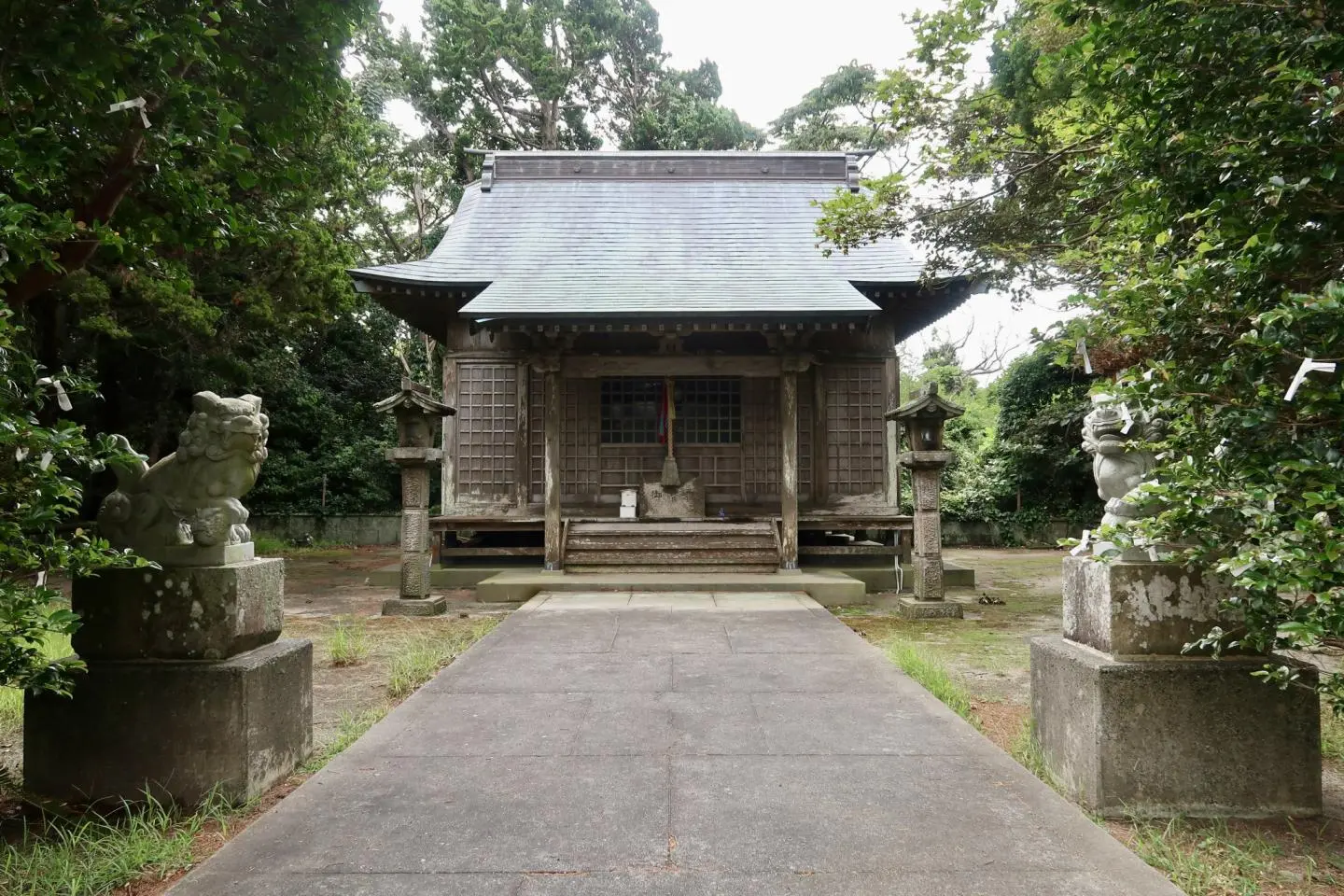 A pleasant shrine encircled by nature