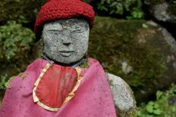 Many of these statues are portayed with relaxed expressions