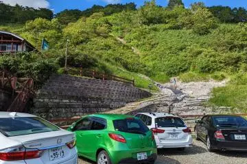 The trail head at Kunimi onsen
