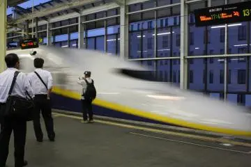 Berasa kerdil dibandingkan Shinkansen yang cepat