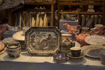 Though imitating Chinese porcelain I always wonder how delft plates where viewed in Asia