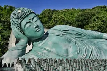 Nanzoin Temple is just one place to check out in the region (Photo: <a href="https://www.flickr.com/photos/traveloriented/24085818517/in/photolist-CGo7H4-CGm7hP-22hEE4J-HpdeRr-ZSK1PZ-qmU12j-2aJteUb-21fDJ41-21fEcHE-29VRXKD-2idViV7-2idW9vu-2idStd3-2idW9uc-2idViTP-2idSYue-2idUNyw-2idVj3S-2idSYwd-2idVQw3-2idV7c2-2idViZF-2idVQDn-2idSLNZ-2idSLK2-2dv25CH-8pTjaq-2dqzJZ9-2idUND6-2idStah-2idVQzQ-2idVQvX-2idW9BB-2idStbV-2idSYoH-2idVQys-2idSLLp-2idViY3-2idSYmt-2idV7oj-2idW9Bg-2idW9yf-2idSLGM-2idV7aU-2idUNK8-2idSt5H" target="_blank" rel="noreferrer noopener nofollow">travel oriented</a> / <a href="https://creativecommons.org/licenses/by/2.0/" target="_blank" rel="noreferrer noopener nofollow">CC BY 2.0</a>)