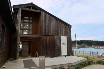 A rustic oceanside eatery