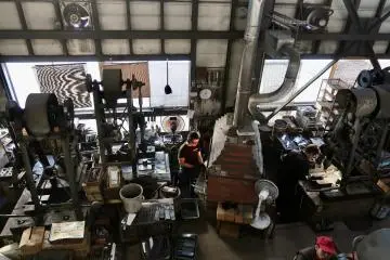 Watch knife manufacturing in real time