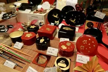 Gold leaf decorated wares
