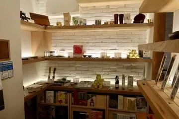 CRAFEAT sells lacquerware related products at its entrance