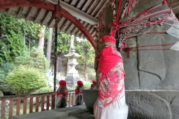 Ovoid holy statue