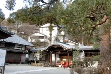 Onsen Temple was built in 1671