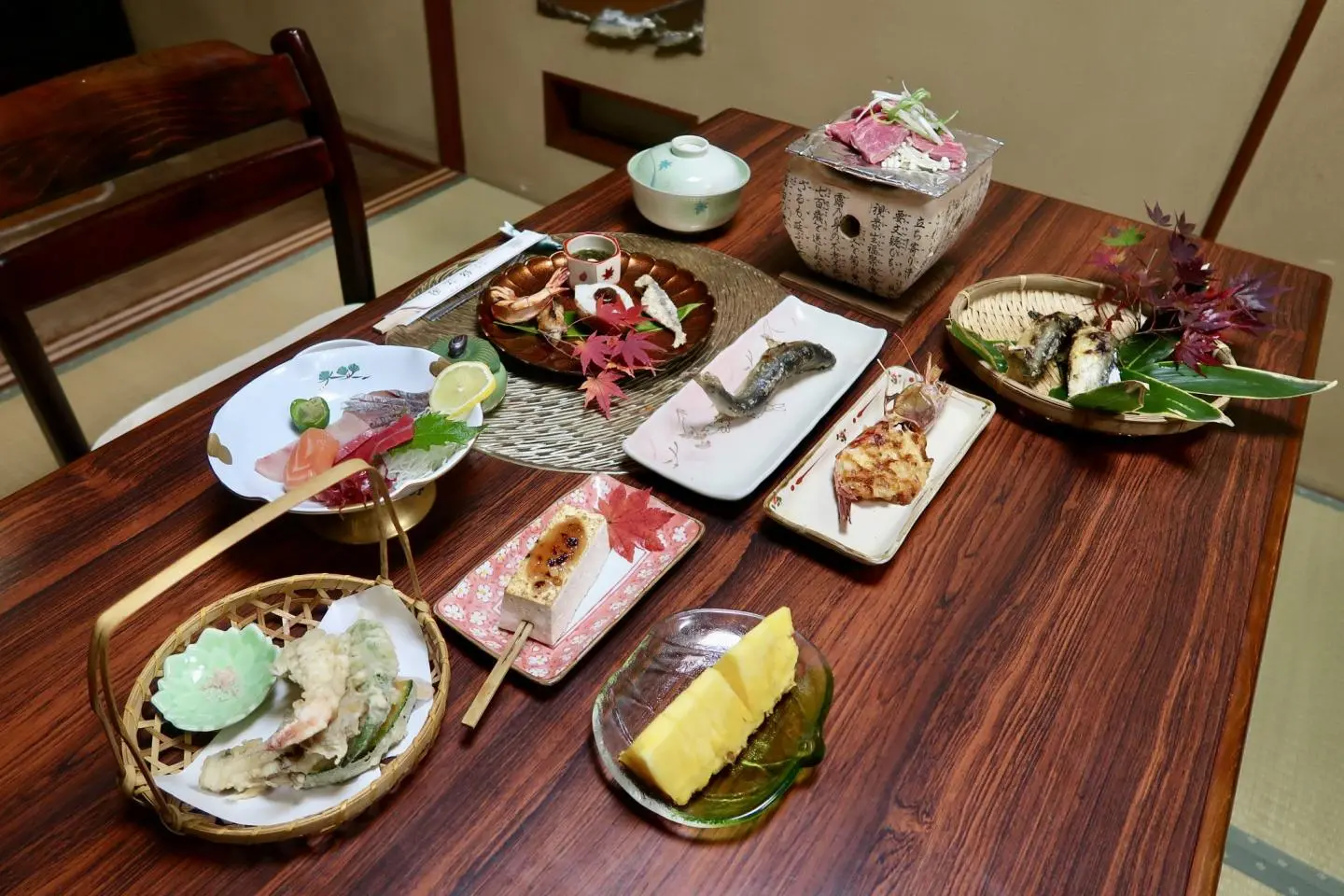 A traditional dinner at Kinkokaku