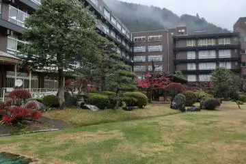 1,100 tsubo Japanese garden entertains four seasons