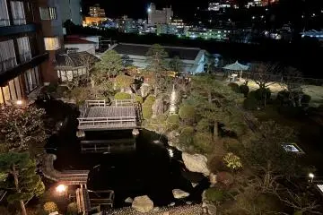 1,100 tsubo Japanese garden entertains four seasons