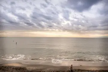 Although it was a generally clear day, some clouds did start to form when walking along Yuigahama beach