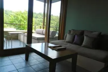 <p>Kamar di sisi gunung.</p>

