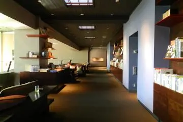 <p>Ruang Duduk Perpustakaan yang tenang dan nyaman.</p>
