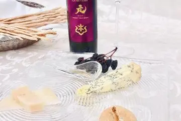 The sweet and rich "Gen" paired with sweets and cheese (photo courtesy of Shozan)