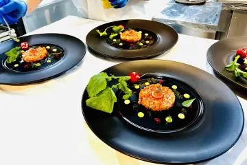  The chef prepping the next course (photo courtesy of Shozan)