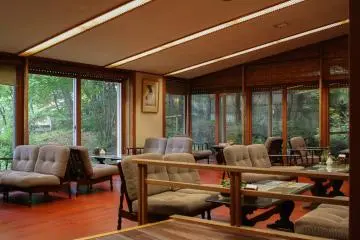 <p>เลานจ์น้ำชาที่บรรยากาศเหมือนบ้าน</p>