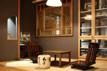 <p>ห้องพักจำลองของโอซามุ ดาไซ</p>