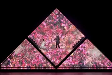 Opera Turandot, at Tokyo Bunka Kaikan, Tokyo (Photo: teamLab, Courtesy: Daniel Kramer, Tokyo Nikikai Opera Foundation)