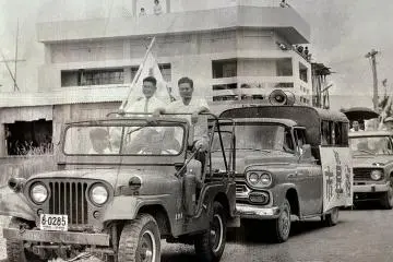 This restaurant yearns back to the days when they had left hand drive with Ryukyu Islands Number Plate, with singers sending off soldiers to the war