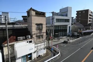 Somehow there is four usable floors in that building 
